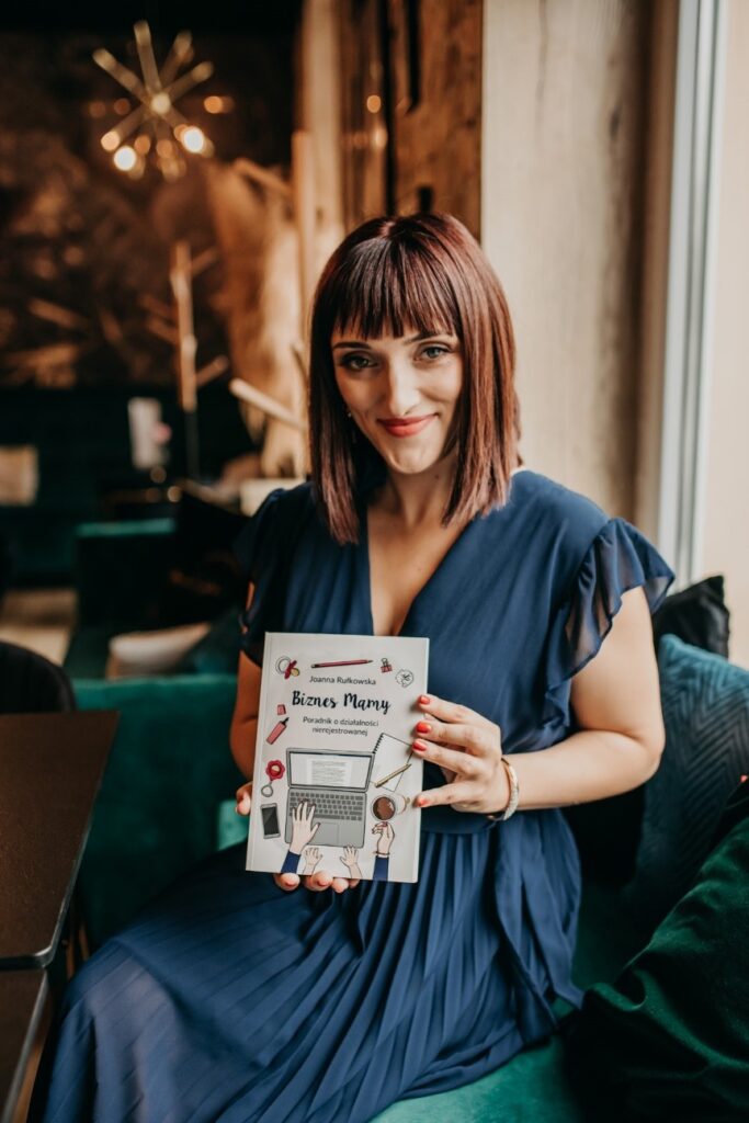 Działalność nierejestrowana i praca na etacie 2024